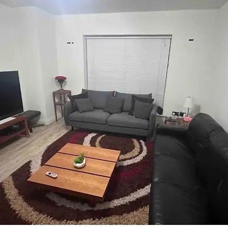 Private Single Bedroom In Beautiful House