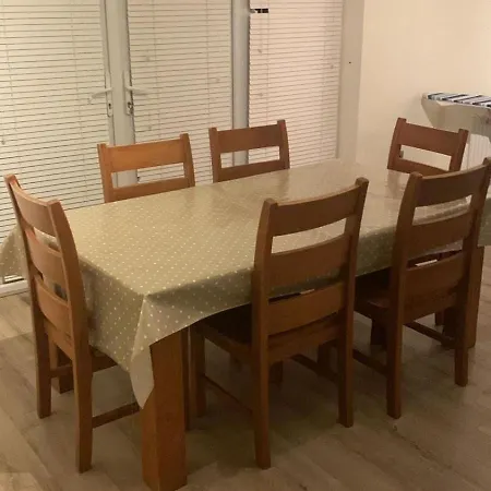 Private Single Bedroom In Beautiful House Δωμάτια σε οικογενειακή κατοικία