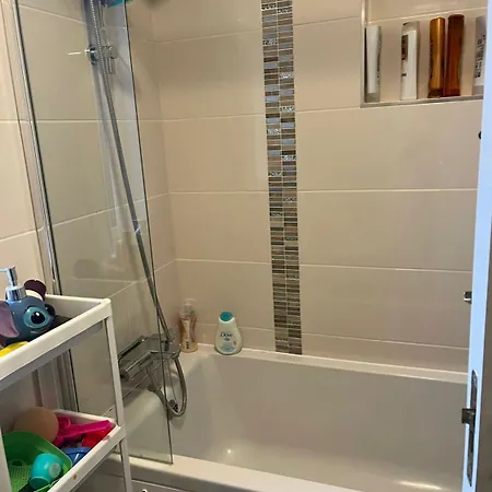 Private Single Bedroom In Beautiful House *