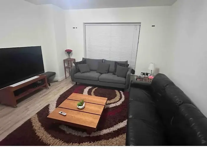 Private Single Bedroom In Beautiful House