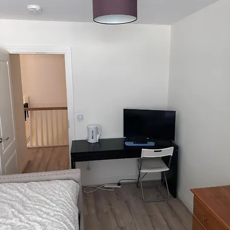 Private Single Bedroom In Beautiful House דבלין